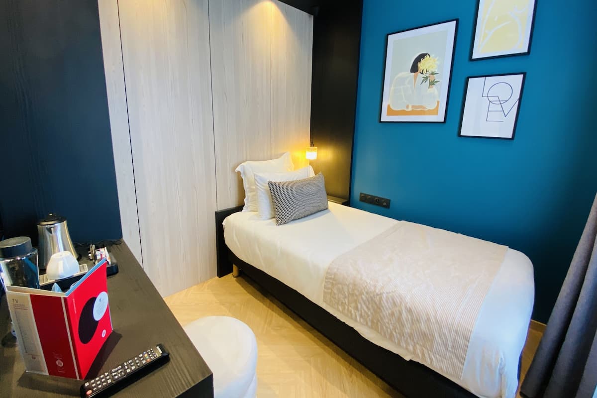 Select Comfort beds, in-room safe, desk, laptop workspace