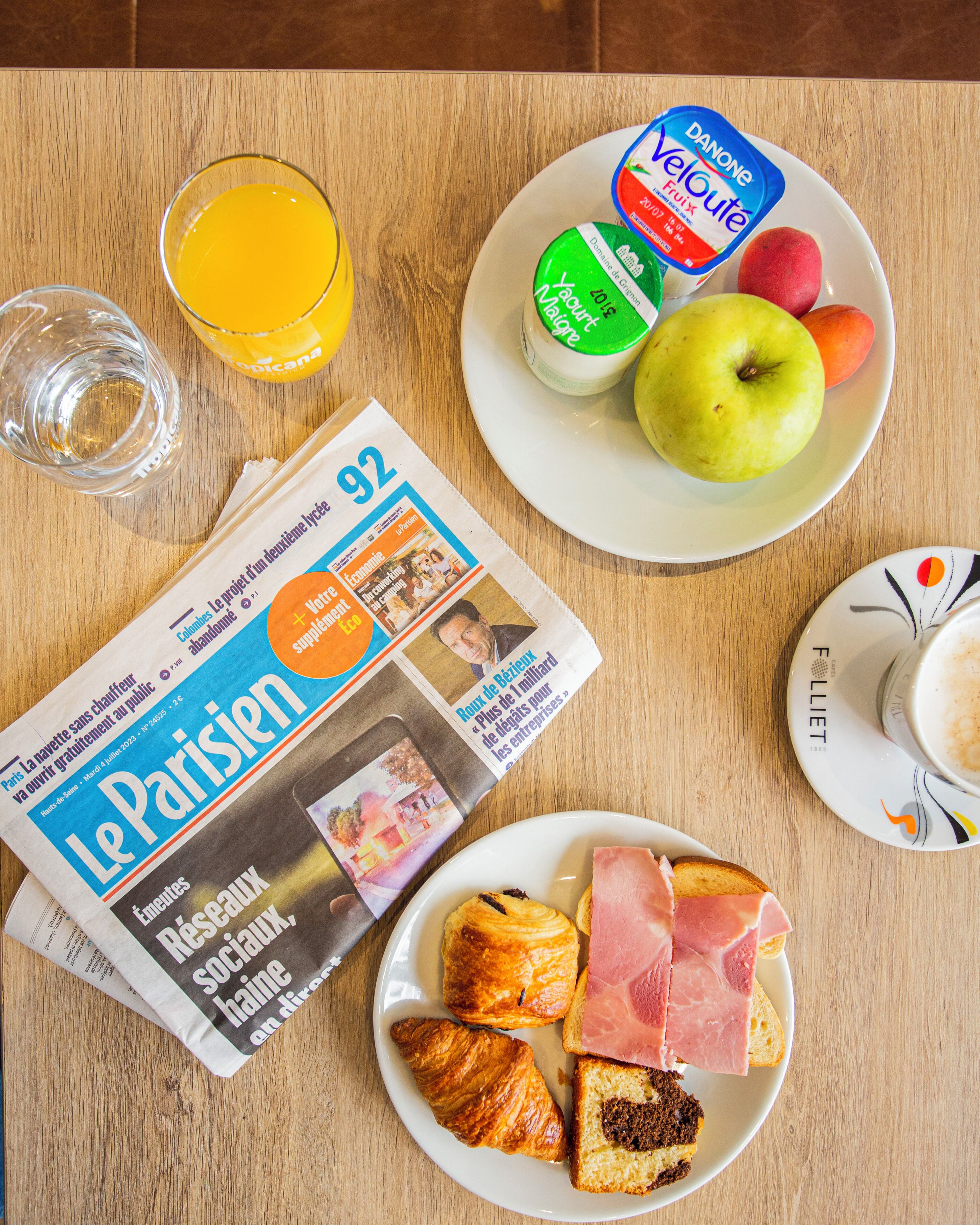 daily cooked-to-order breakfast (eur 14 per person)