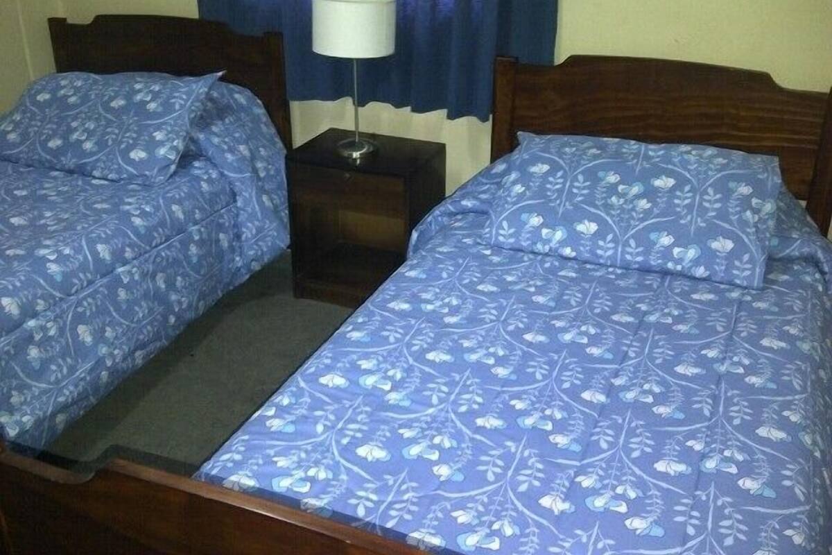 Habitación doble, baño compartido | Colchones Tempur-Pedic, caja fuerte, wifi gratis