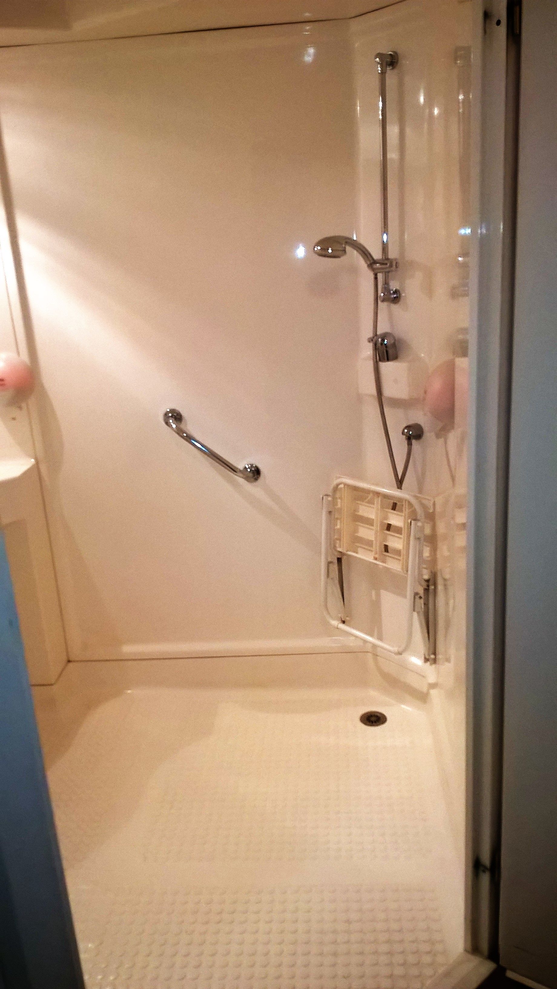 standard double room, accessible | bathroom shower