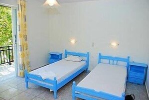 Caja fuerte, escritorio, camas supletorias y wifi