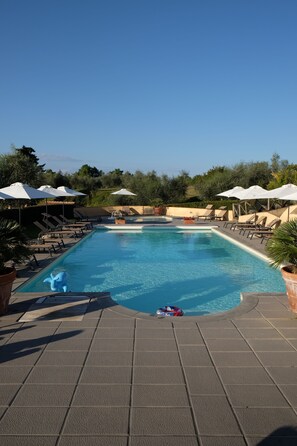 2 outdoor pools, pool umbrellas, sun loungers - Borgo Di Colleoli Resort (Palaia)