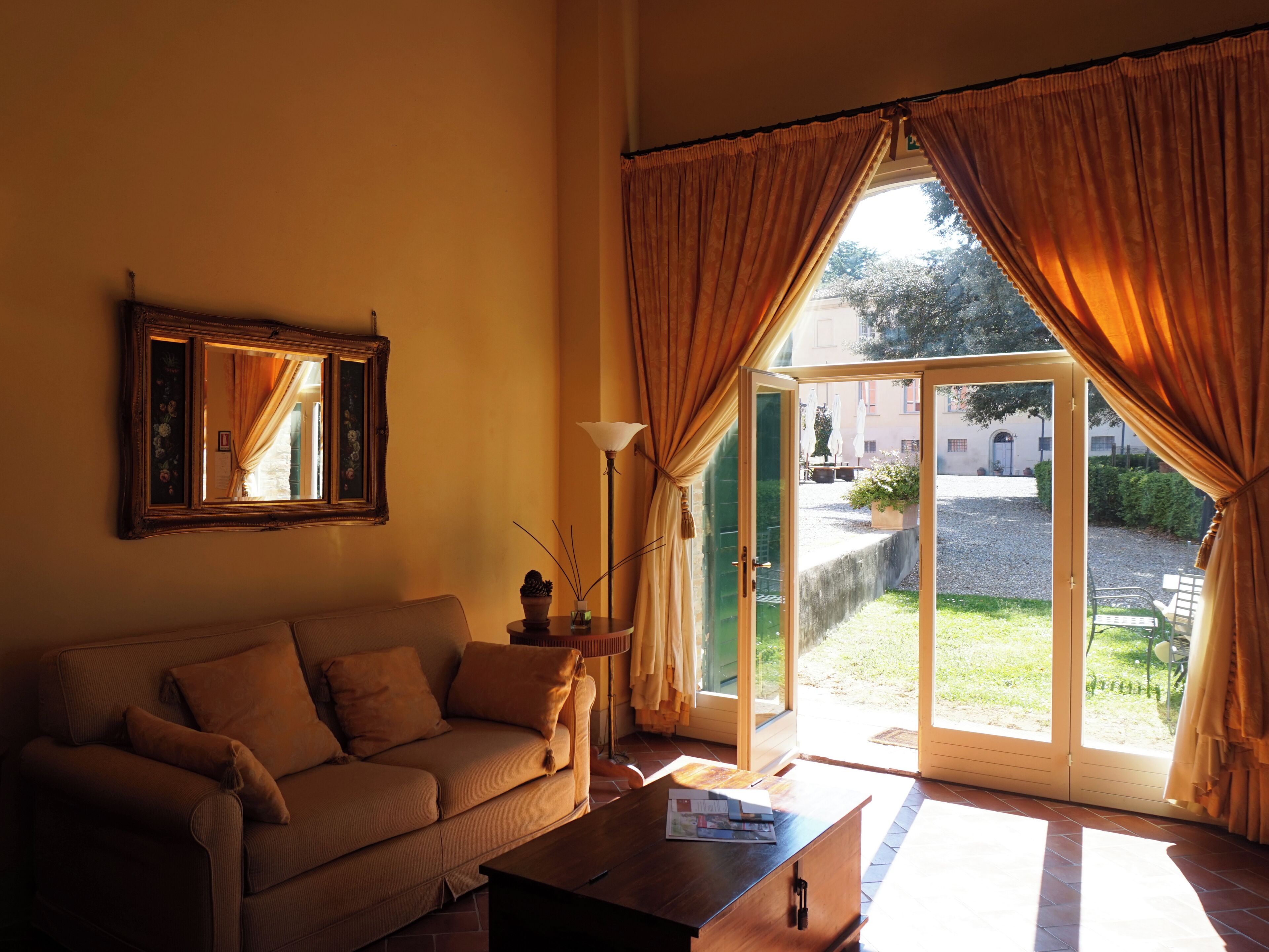 Condo superior | Área de estar | TV 32 polegadas com canais via satélite