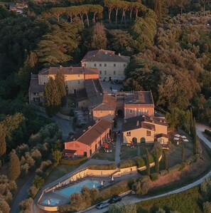 Aerial view - Borgo Di Colleoli Resort (Palaia)