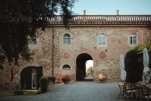 Exterior - Borgo Di Colleoli Resort (Palaia)