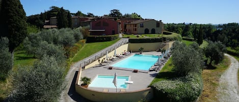 2 outdoor pools, pool umbrellas, sun loungers