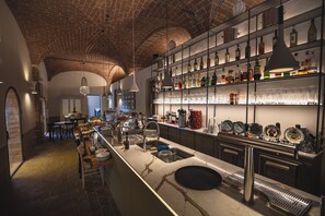 Bar (trong khuôn viên)