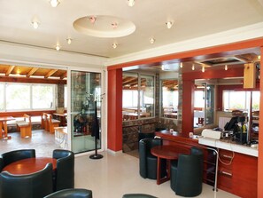 Bar (on property) - Hotel R (Utjeha)