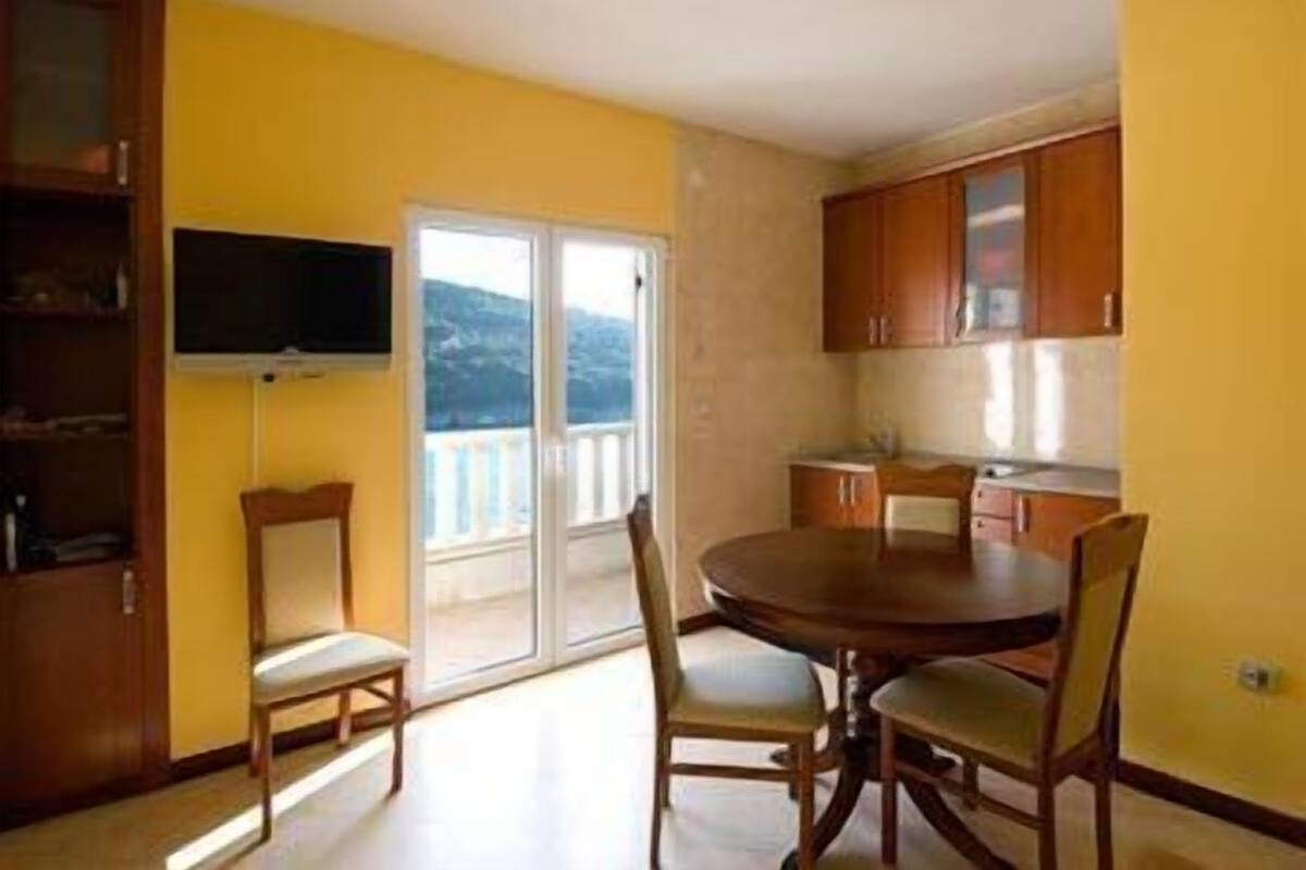 Apartamento, 2 habitaciones, balcón, vistas al mar (Kitchen) | Servicio de comidas en la habitación