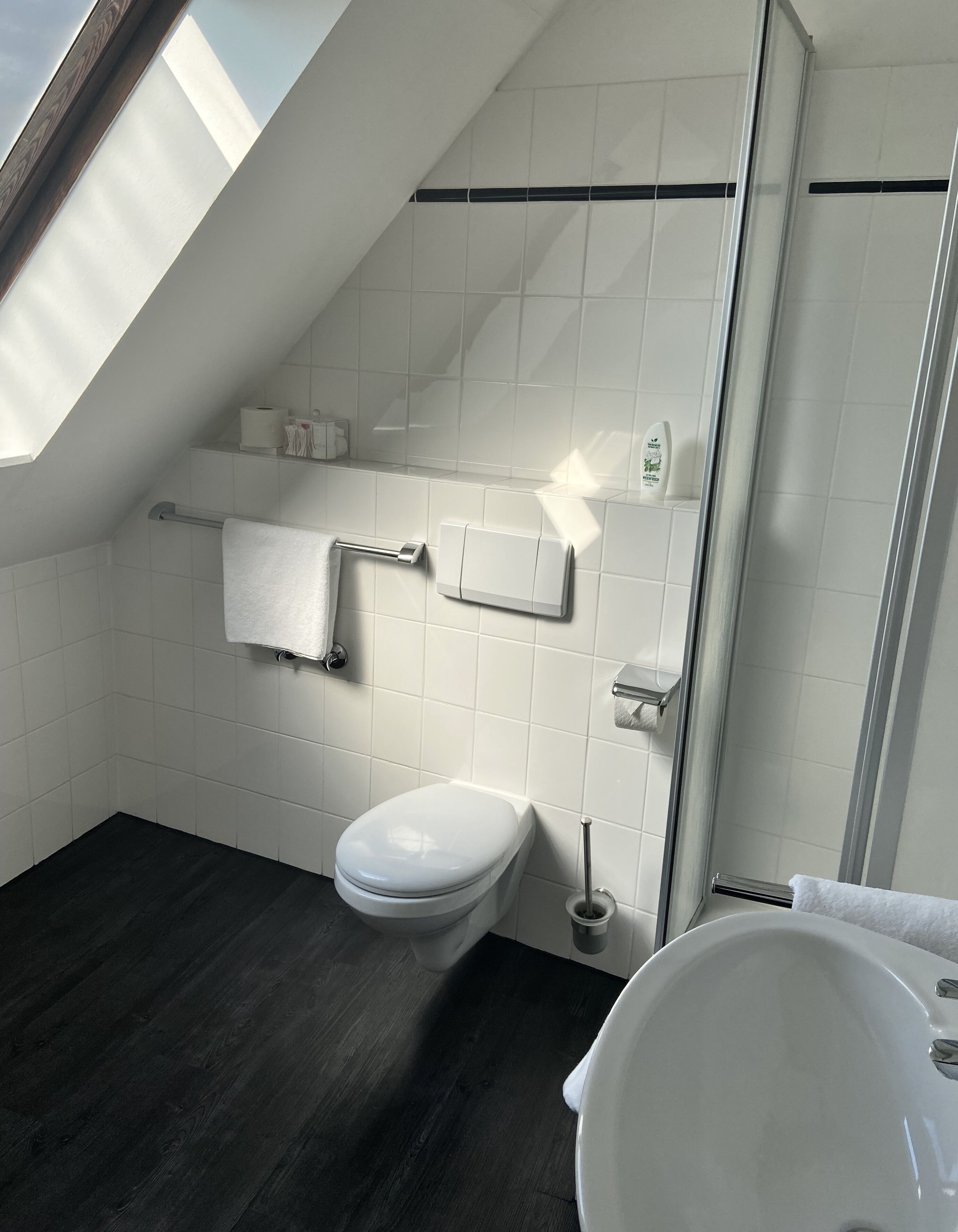 standard double room | minibar, in-room safe, desk, free wifi