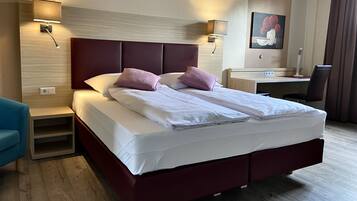 Comfort-Einzelzimmer | Minibar, Zimmersafe, Schreibtisch, kostenloses WLAN