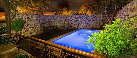 Outdoor pool, pool umbrellas, sun loungers