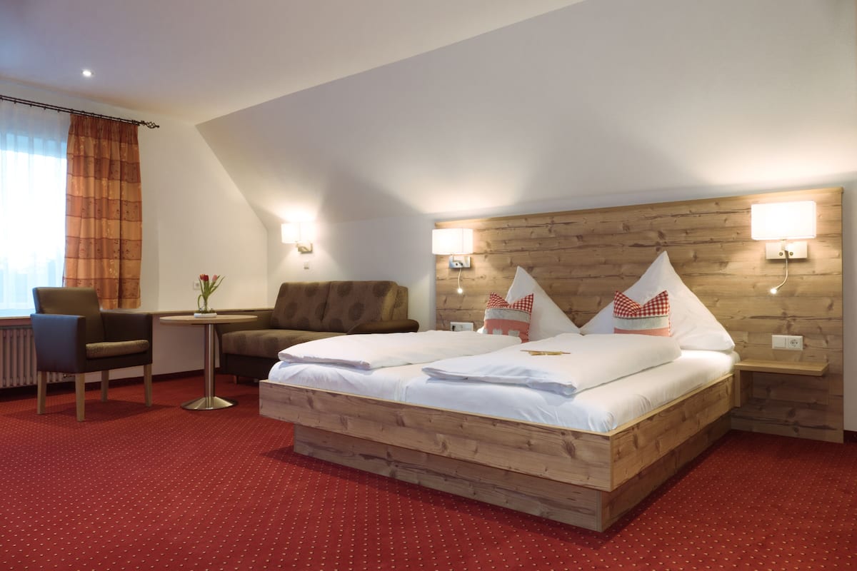 Junior suite, 1 slaapkamer, balkon, uitzicht op vallei | Kamervoorziening