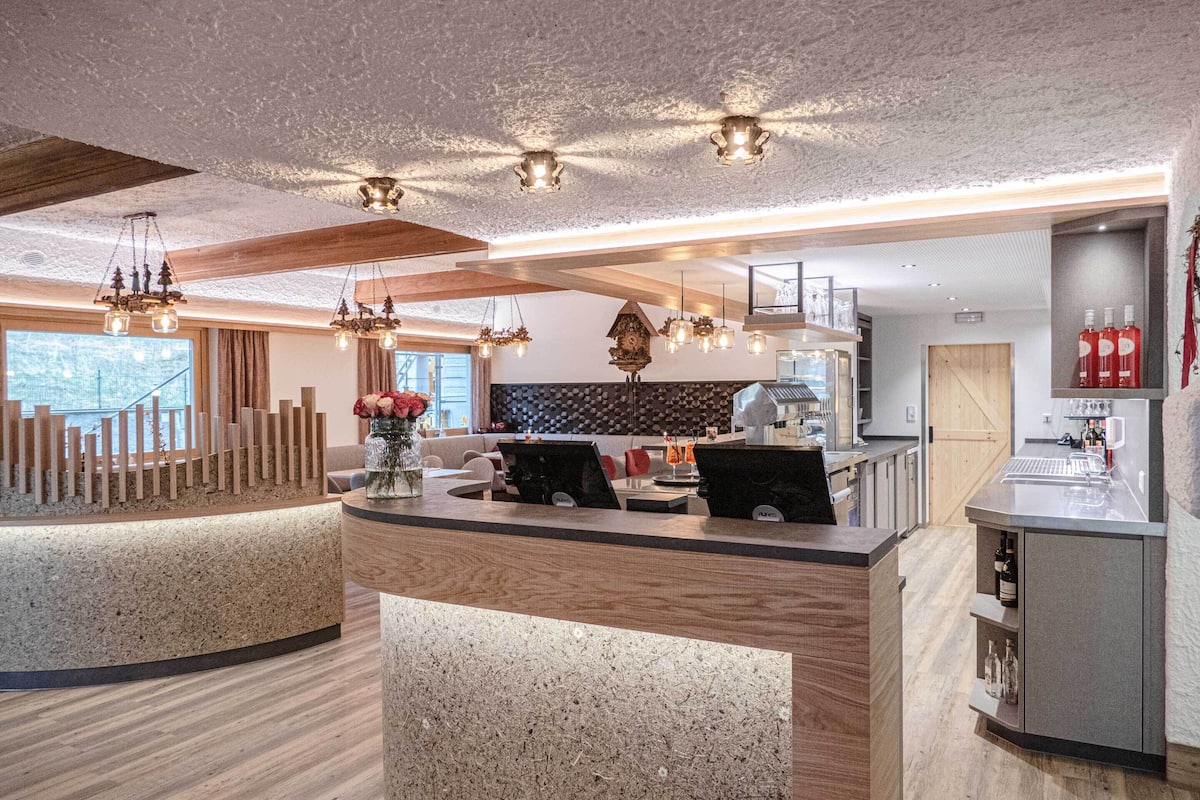 breakfast, lunch, dinner served; regional cuisine