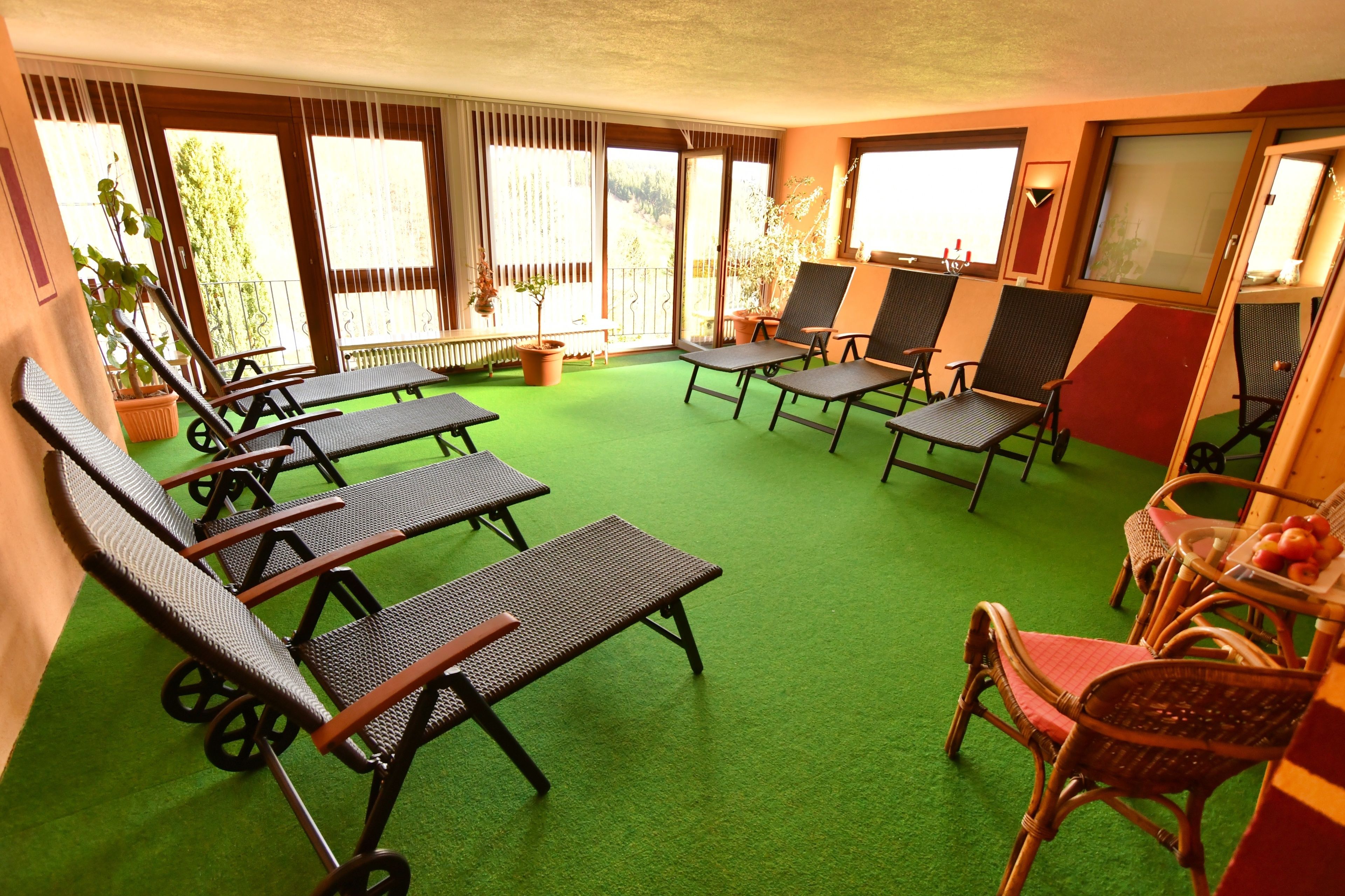 body treatments, hydrotherapy, aromatherapy, hot stone massages