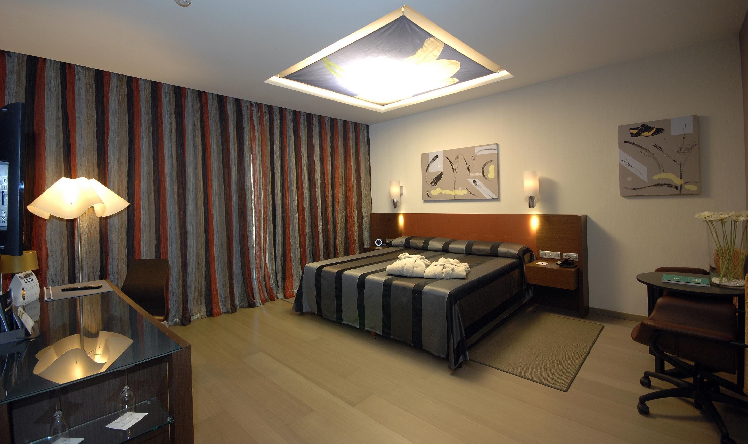 1 bedroom, premium bedding, memory-foam beds, minibar