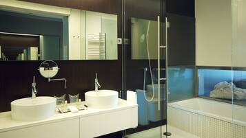 Rainfall showerhead, free toiletries, hair dryer, bathrobes