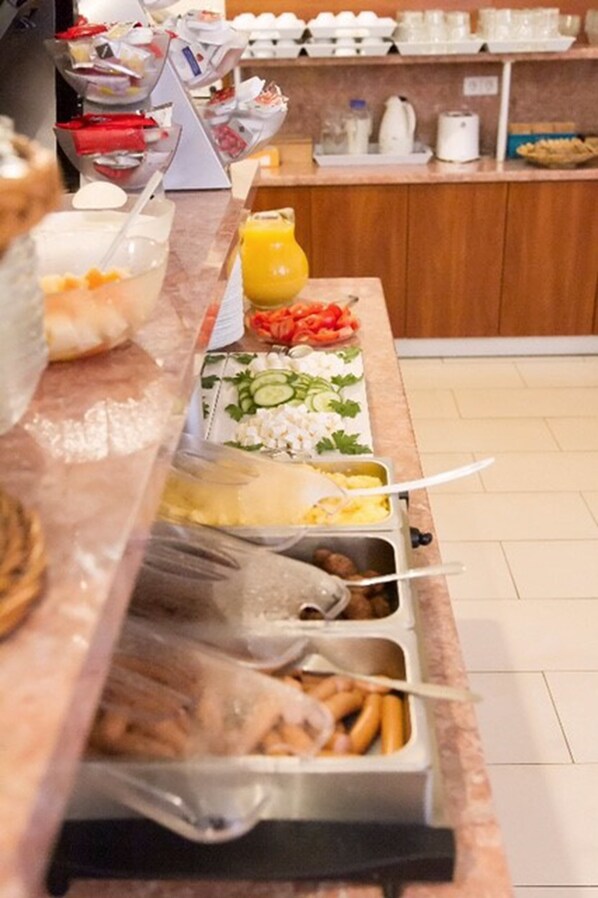 Free daily buffet breakfast