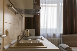 6 Person Apartment | Private kitchenette