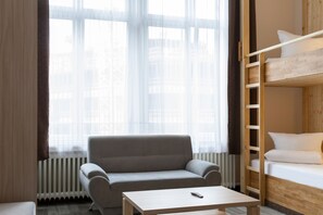 6 Person Apartment | Living area