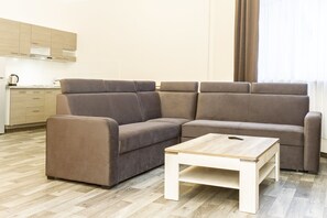6 Person Apartment | Living area | 32-inch flat-screen TV with digital channels, TV - Hotel LebensQuelle am Checkpoint Charlie Berlin (Berlin)