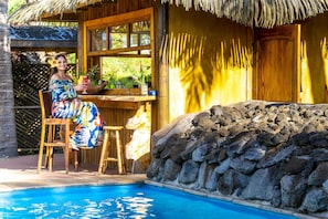 Bar en bord de piscine