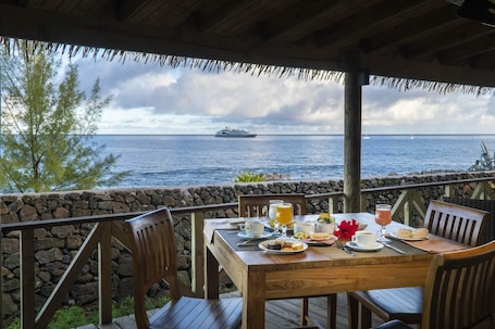 Free daily buffet breakfast. Taha Tai Hotel