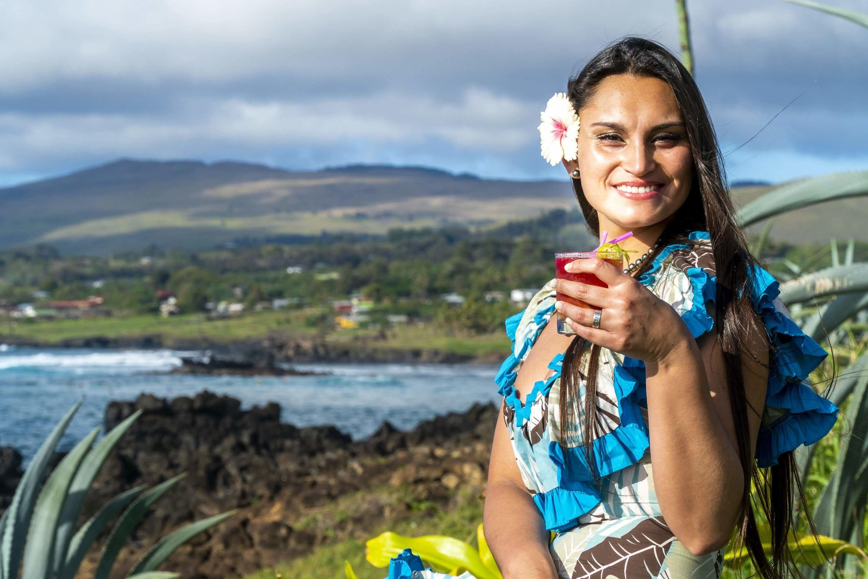 2 bars/lounges, poolside bar