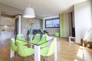 Apartment, 3 Bedrooms | In-room safe, desk, free WiFi, bed sheets - Hotel Acta Laumon (Barcelona)