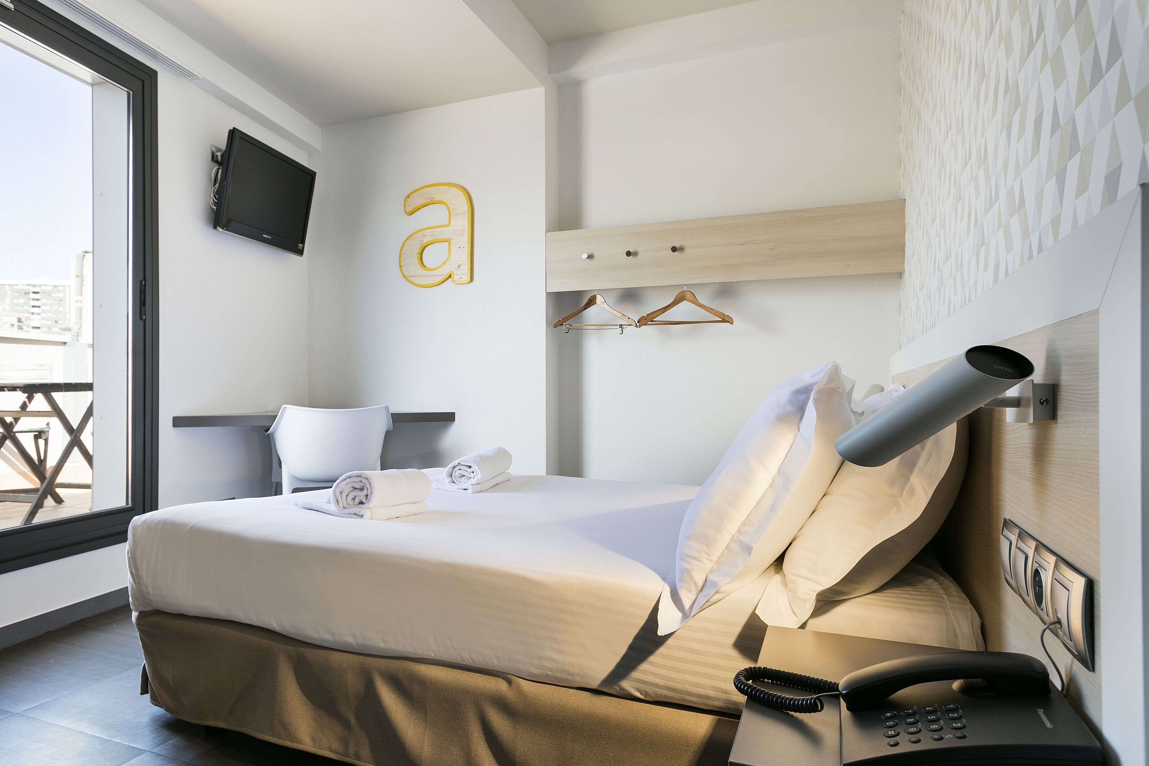 room (miniroom) | 1 bedroom, in-room safe, desk, free wifi