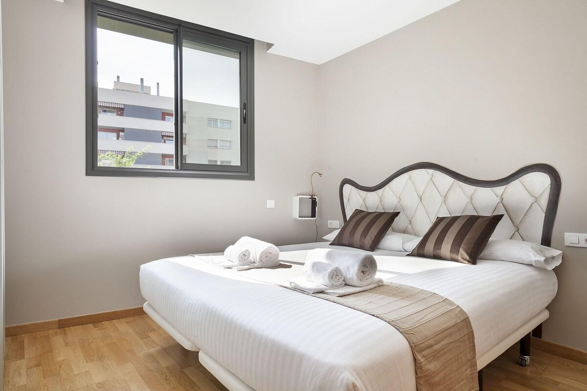 In-room safe, desk, WiFi (free), bed sheets
