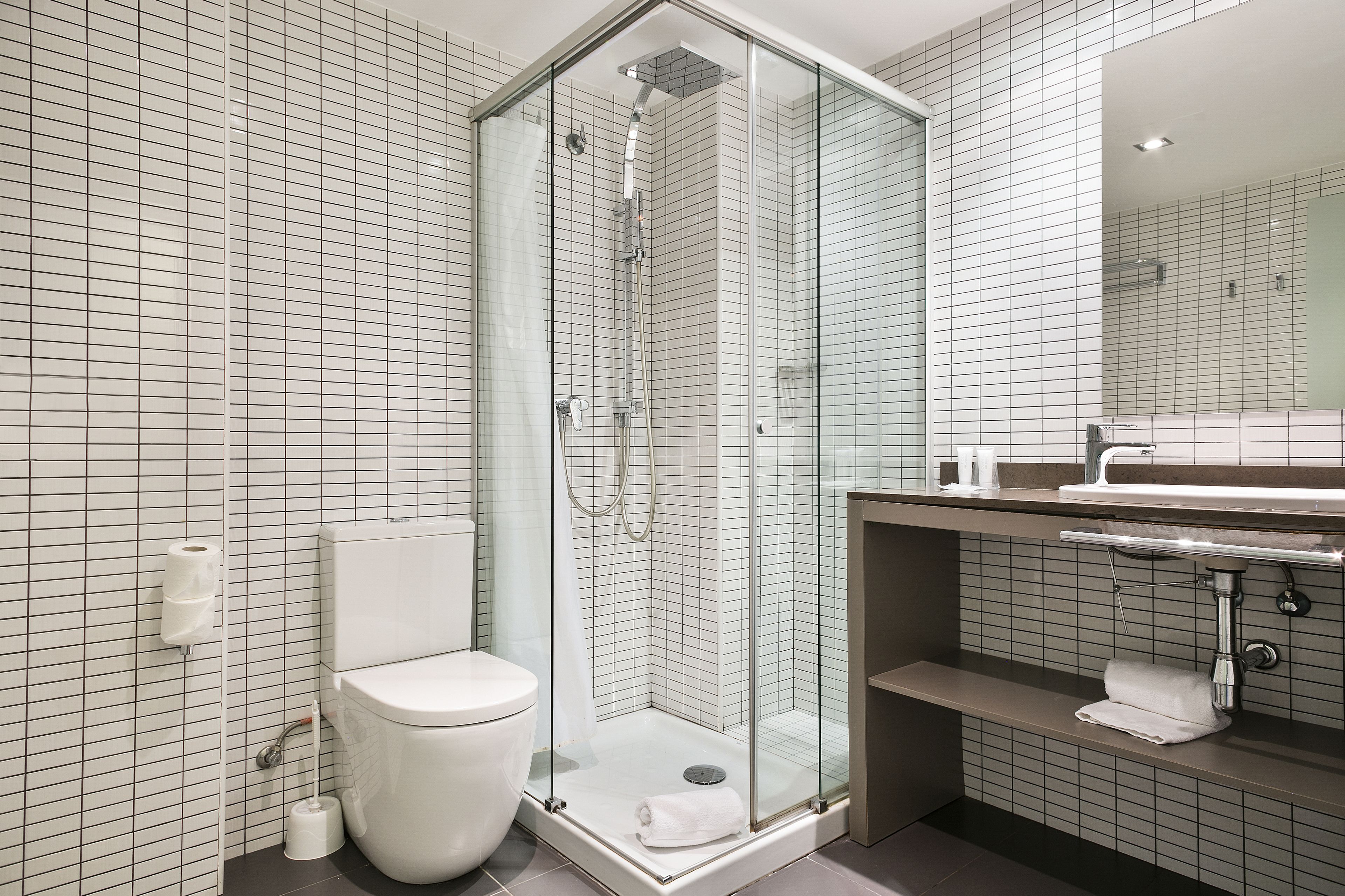 Caja de seguridad en la habitación, escritorio y wifi gratis 