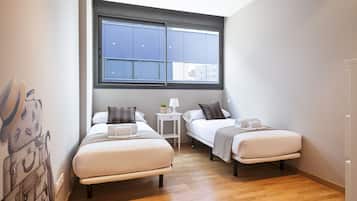 Departamento, 3 habitaciones | Caja de seguridad en la habitación, escritorio y wifi gratis