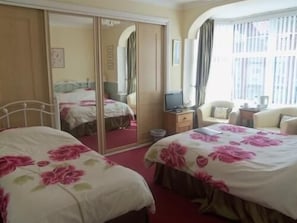 Chambre Deluxe avec lits jumeaux, salle de bains attenante
