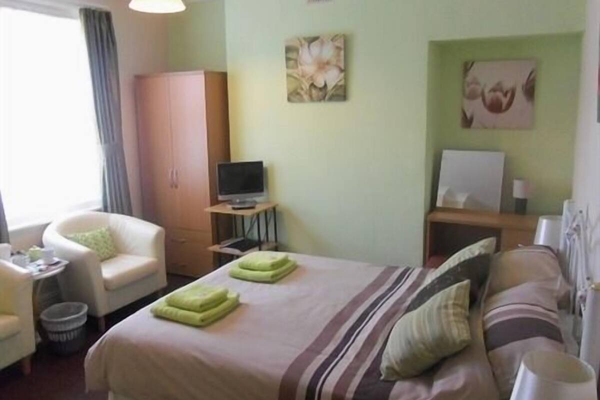 Chambre Double, salle de bains attenante
