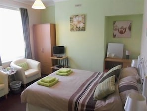 Chambre Double, salle de bains attenante