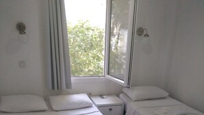 Standard Room | Minibar, Zimmersafe, Schreibtisch, kostenloses WLAN