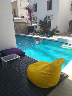 Kolam renang outdoor