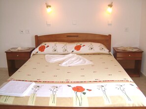 In-room safe, desk, laptop workspace, blackout curtains - Estelle (Polygyros)