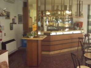 Free continental breakfast 