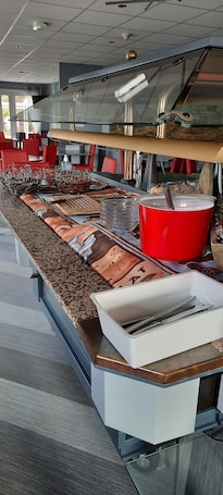 Daily buffet breakfast for a fee. Fasthotel Artenay Orléans Nord