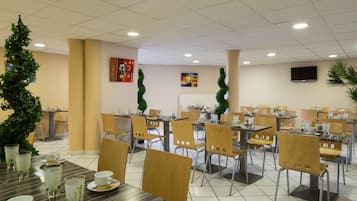 Daily buffet breakfast (EUR 10.50 per person)