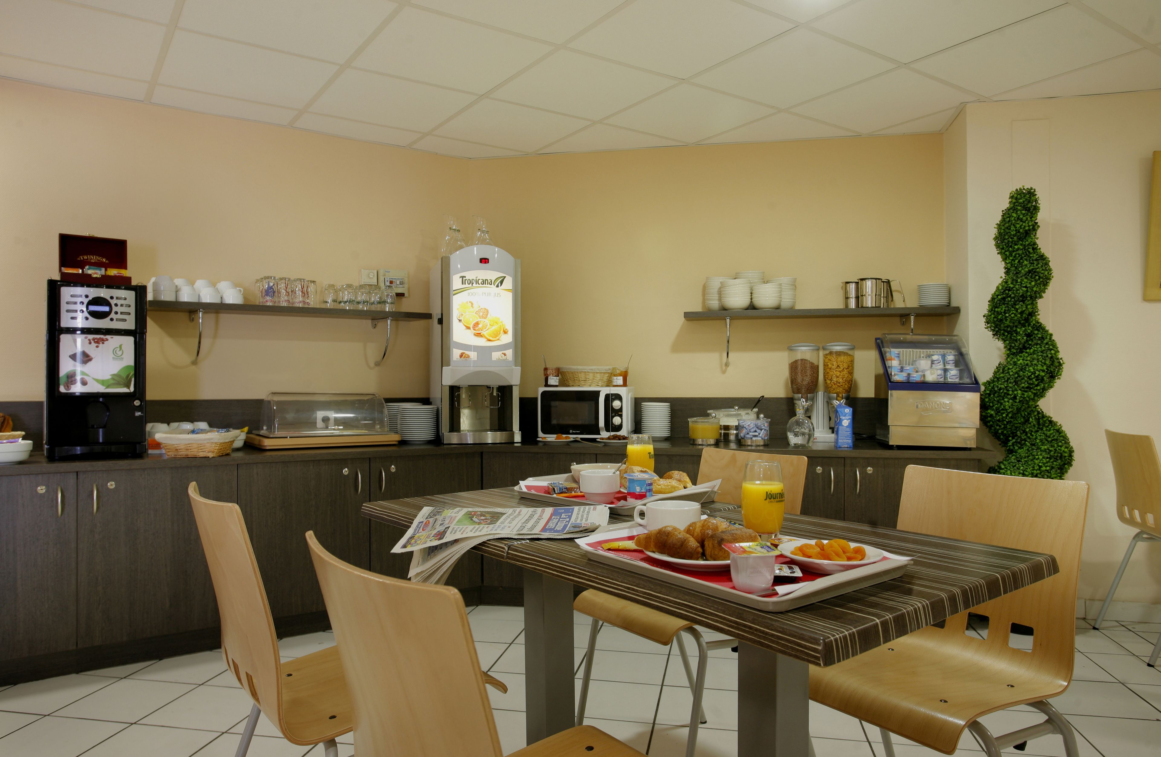 Se ofrece un desayuno bufé todos los días (por un coste adicional)