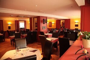 Lunch and dinner served