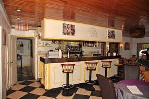 Bar (on property) - Le Moderne (Remoulins)