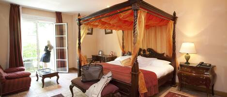 In-room safe, soundproofing, free WiFi