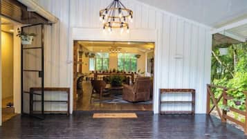 Cots/infant beds, bed sheets