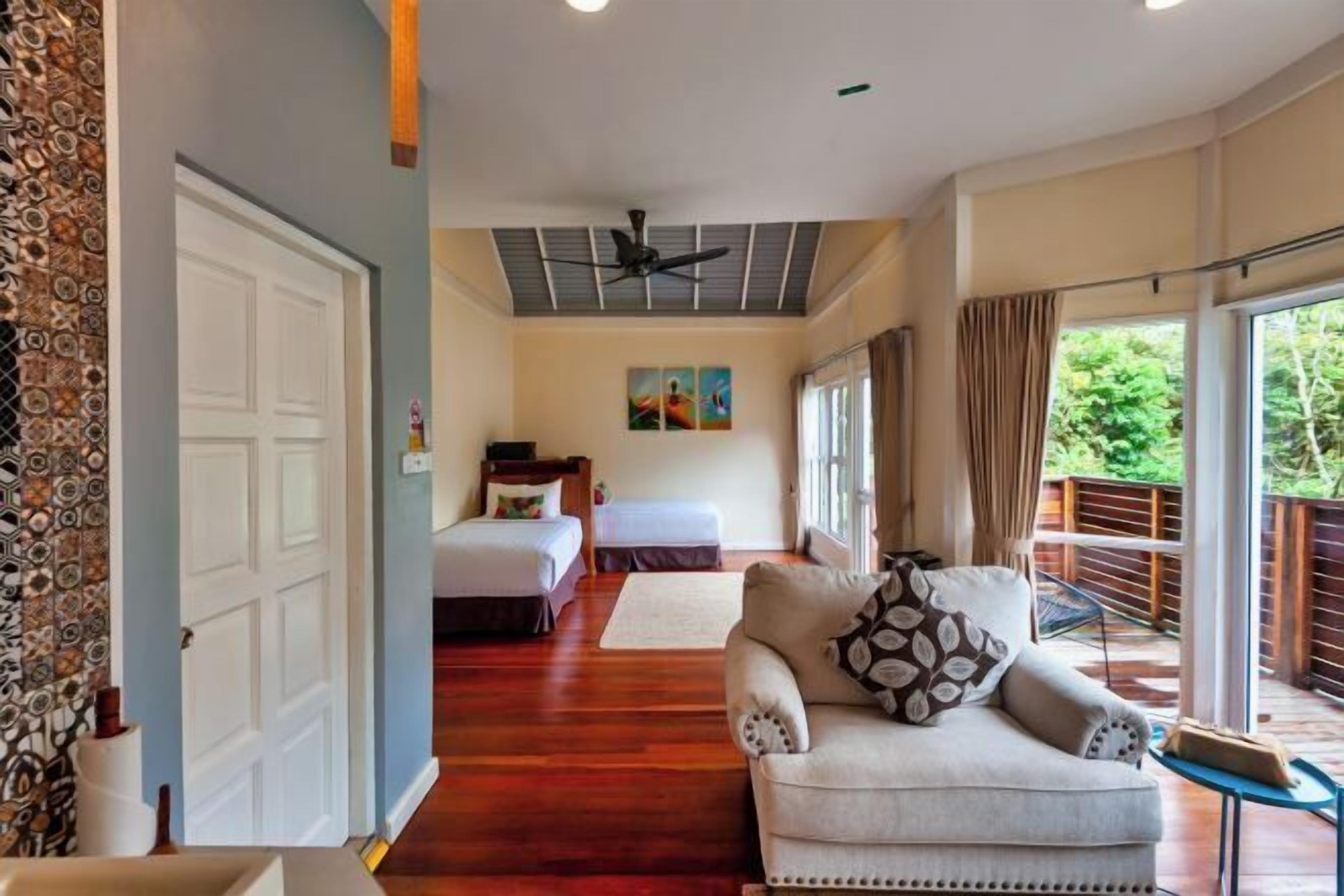 Cribs/infant beds, bed sheets