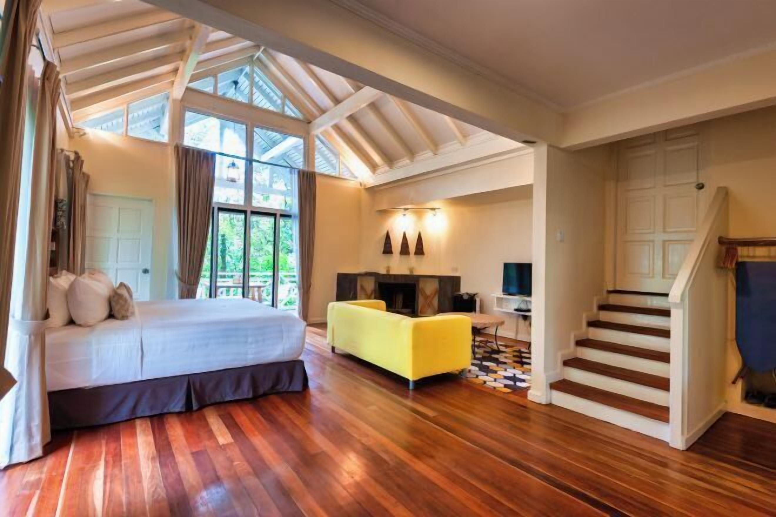 Cots/infant beds, bed sheets