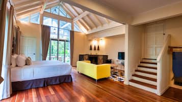 Nepenthes Suite King | 3 bedrooms, cots/infant beds, bed sheets